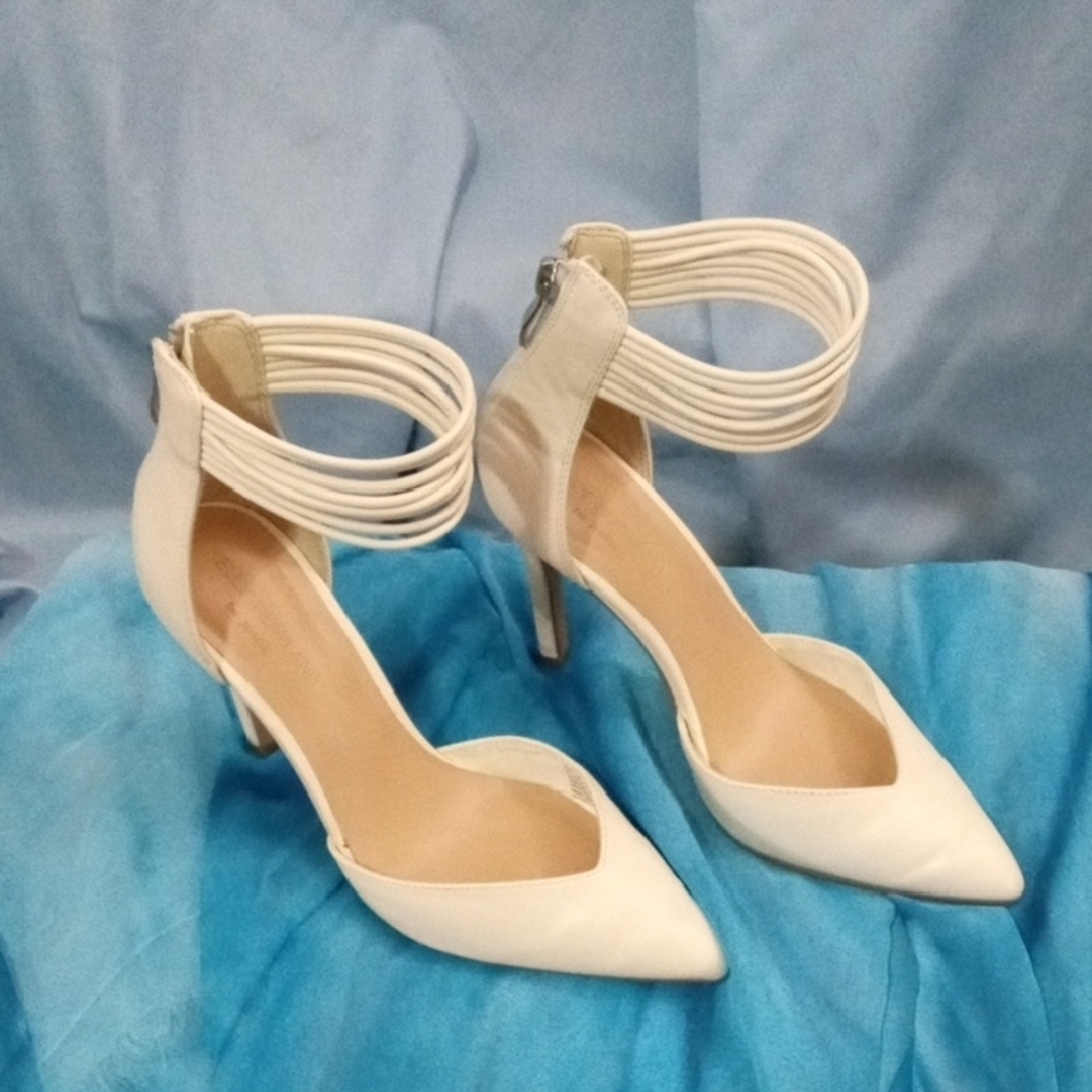 Kelly Rowland Cream Colored Pointed-Toe Heels with Ankle Strap